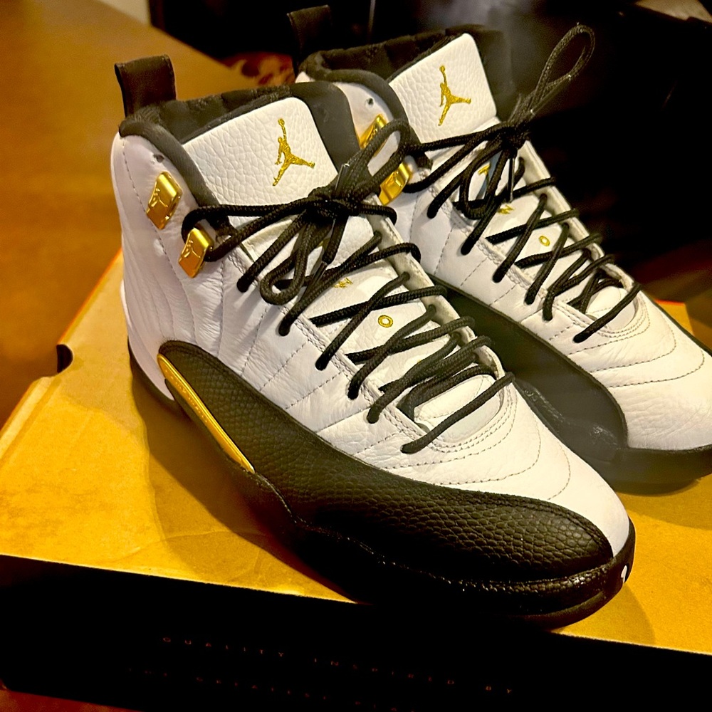 Black & white Jordans 12… Sz 8.5
